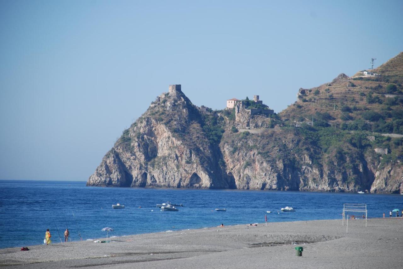 Quattro Torri B&B 圣泰雷萨迪里瓦 外观 照片